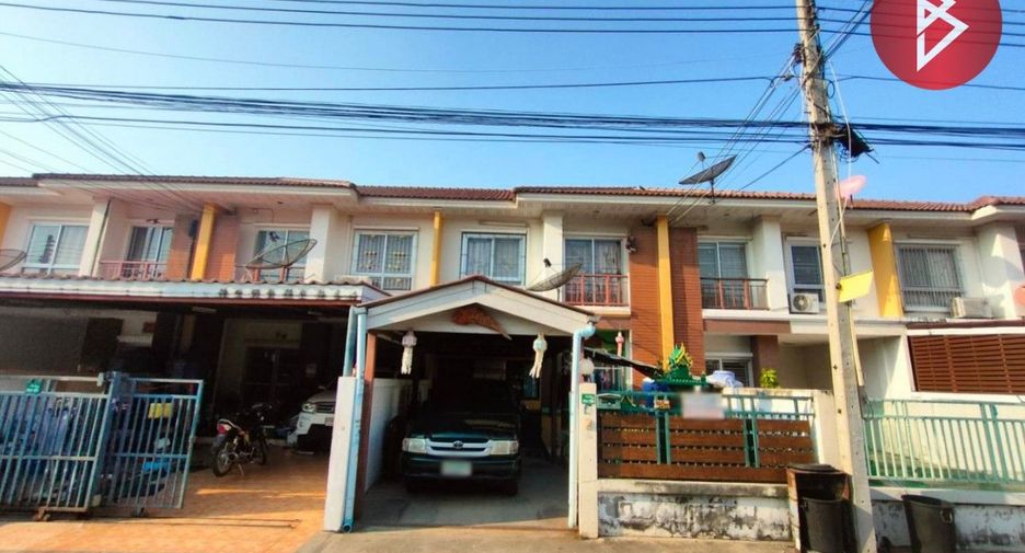 For sale 4 Beds townhouse in Bang Pakong, Chachoengsao
