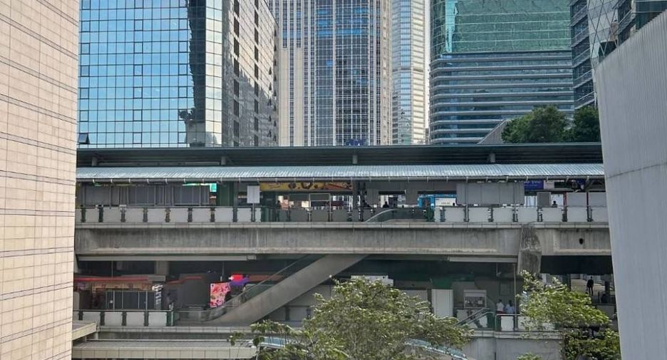 For rent 2 bedrooms condo in Pathum Wan, Bangkok
