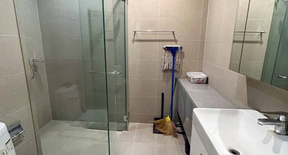 For rent 2 bedrooms condo in Pathum Wan, Bangkok