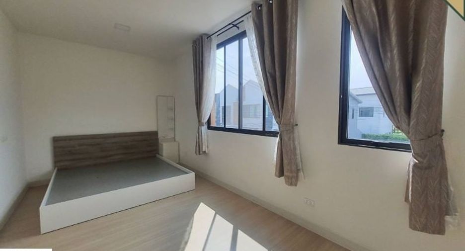 For rent そして for sale 2 Beds townhouse in Bang Sao Thong, Samut Prakan