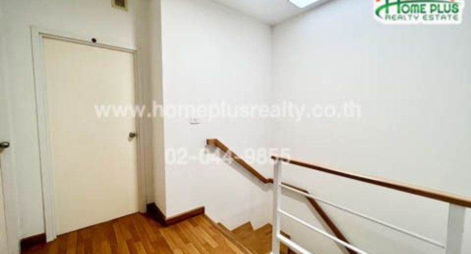 For rent and for sale 4 bed townhouse in Pak Kret, Nonthaburi