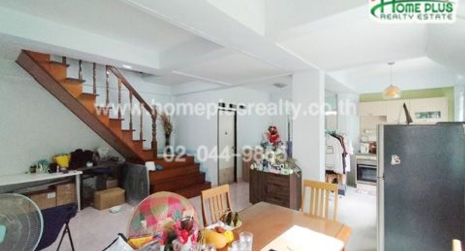 Casa adosada en venta de 3 habitaciones en Thawi Watthana, Bangkok