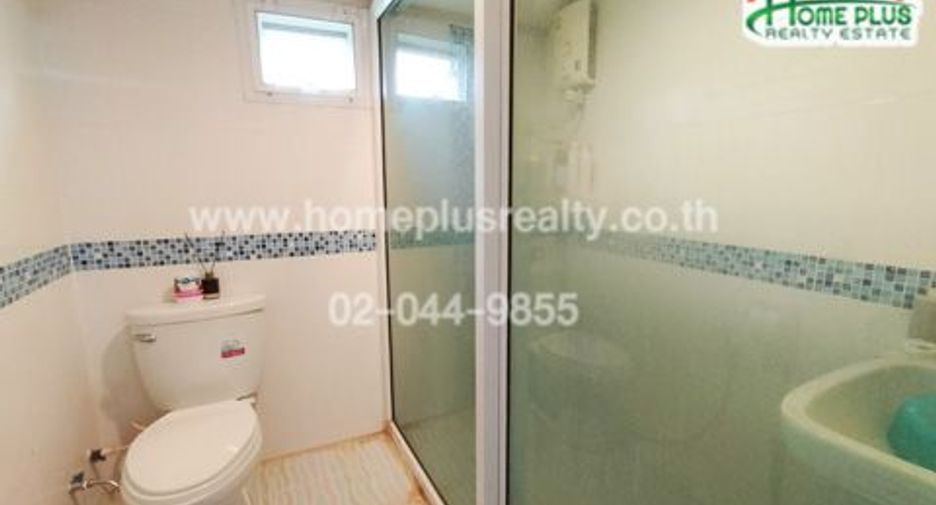 Casa adosada en venta de 3 habitaciones en Thawi Watthana, Bangkok