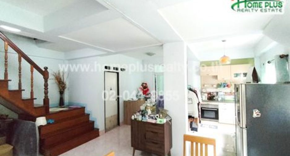 Casa adosada en venta de 3 habitaciones en Thawi Watthana, Bangkok