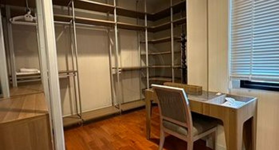 Haus zur Miete und zum Kauf mit 5 Zimmer in Khan Na Yao, Bangkok