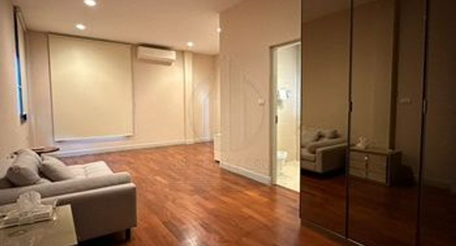 Haus zur Miete und zum Kauf mit 5 Zimmer in Khan Na Yao, Bangkok