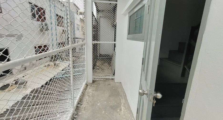For sale 3 bedrooms retail Space in Lak Si, Bangkok