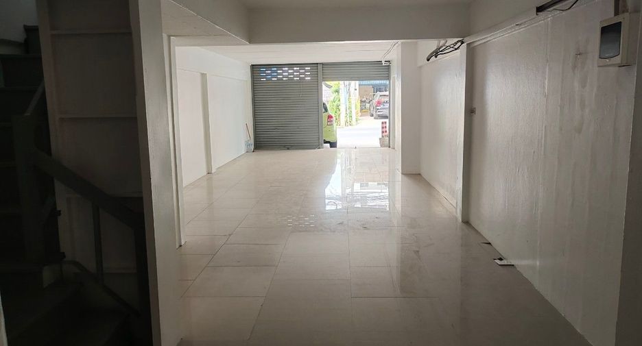 For sale 3 bedrooms retail Space in Lak Si, Bangkok