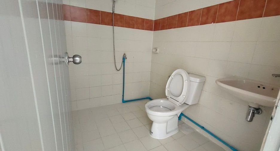 For sale 3 bedrooms retail Space in Lak Si, Bangkok