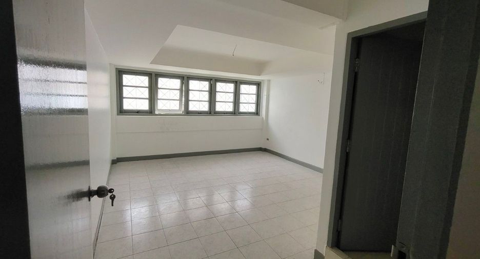 For sale 3 bedrooms retail Space in Lak Si, Bangkok