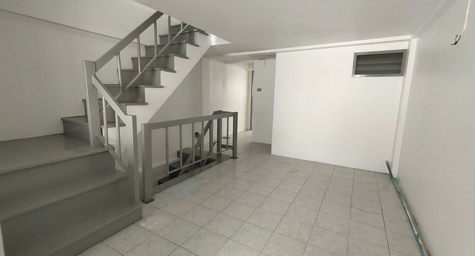 For sale 3 bedrooms retail Space in Lak Si, Bangkok