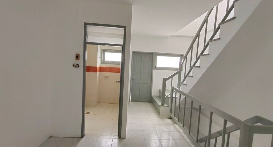 For sale 3 bedrooms retail Space in Lak Si, Bangkok