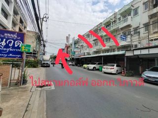 For sale 3 Beds retail Space in Lak Si, Bangkok