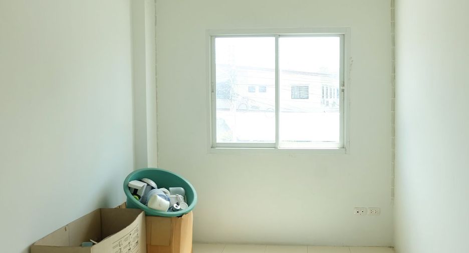 Gewerbefläche zum Kauf mit 4 Zimmer in Mueang Chon Buri, Chonburi