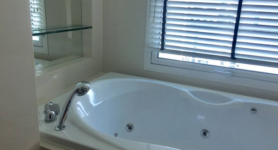 For rent 3 bedrooms condo in Pathum Wan, Bangkok