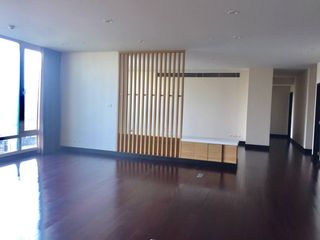 For rent 3 bedrooms condo in Pathum Wan, Bangkok