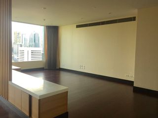 For rent 3 bedrooms condo in Pathum Wan, Bangkok