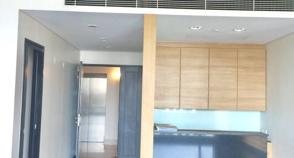 For rent 3 bedrooms condo in Pathum Wan, Bangkok