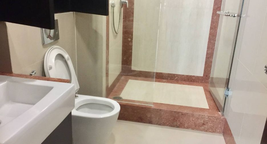 For rent 3 bedrooms condo in Pathum Wan, Bangkok