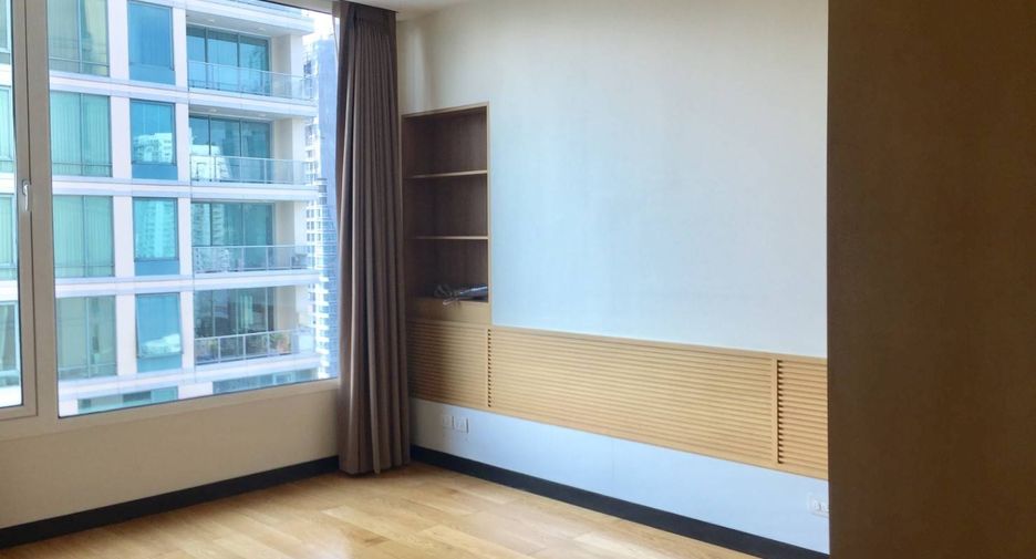 For rent 3 bedrooms condo in Pathum Wan, Bangkok