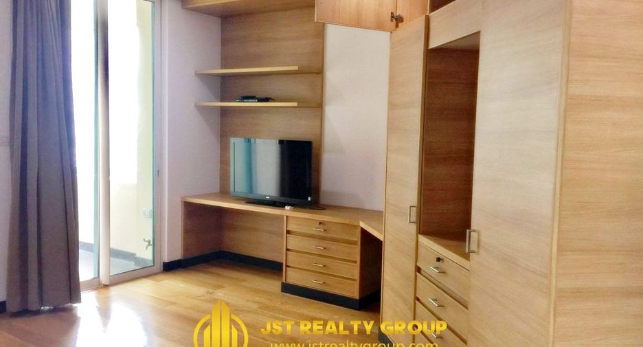 For rent 3 bedrooms condo in Pathum Wan, Bangkok