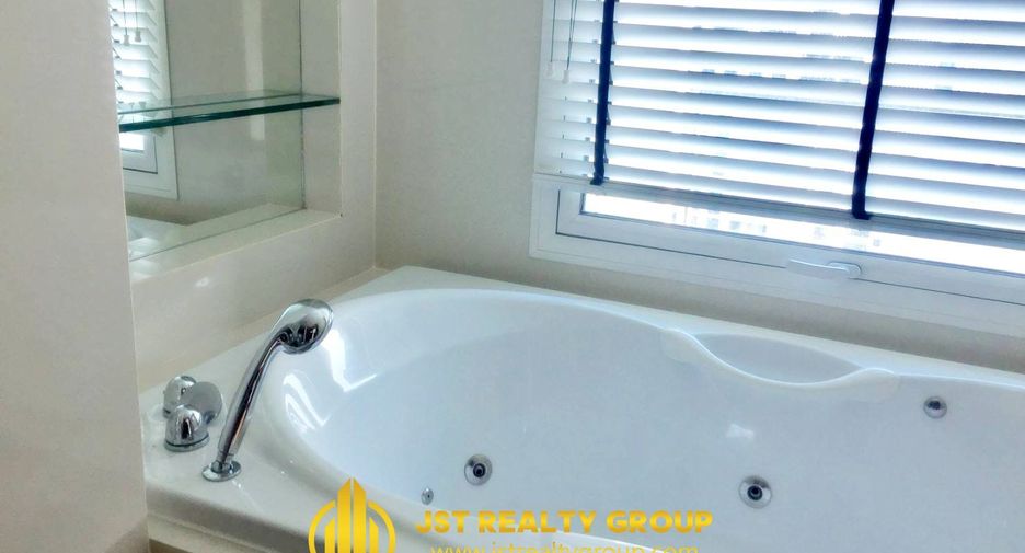 For rent 3 bedrooms condo in Pathum Wan, Bangkok