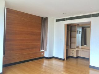 For rent 3 bedrooms condo in Pathum Wan, Bangkok