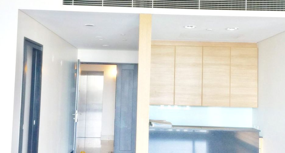 For rent 3 bedrooms condo in Pathum Wan, Bangkok