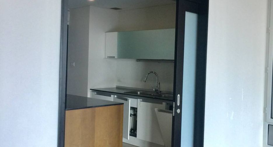 For rent 3 bedrooms condo in Pathum Wan, Bangkok