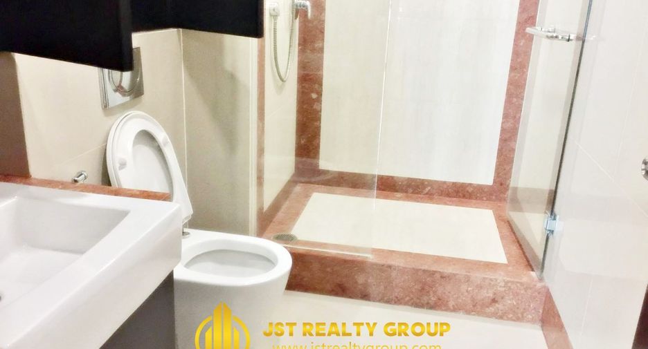 For rent 3 bedrooms condo in Pathum Wan, Bangkok