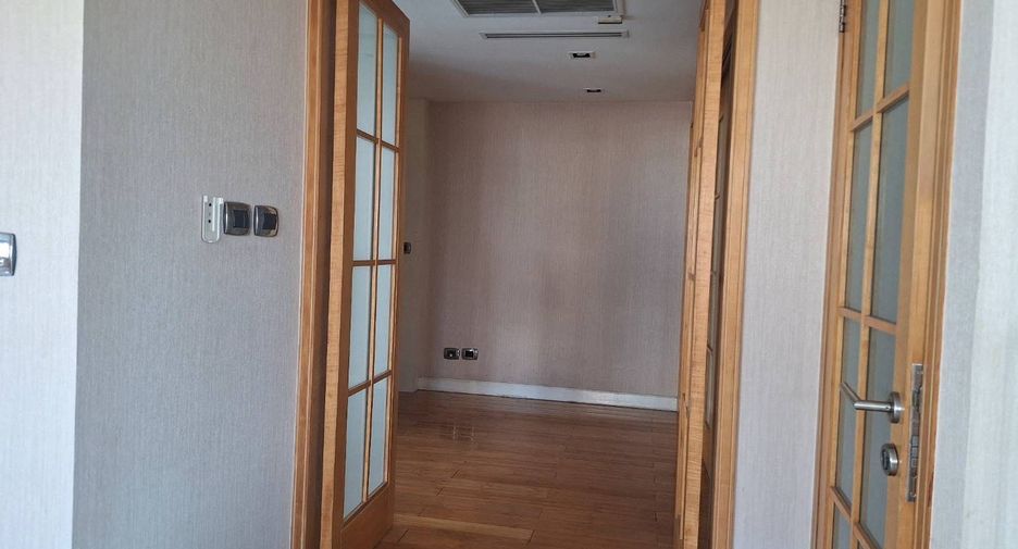 For rent 3 ベッドルーム condo in Khlong Toei, Bangkok