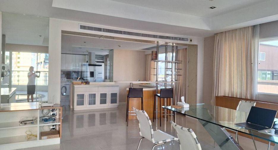For rent 3 ベッドルーム condo in Khlong Toei, Bangkok