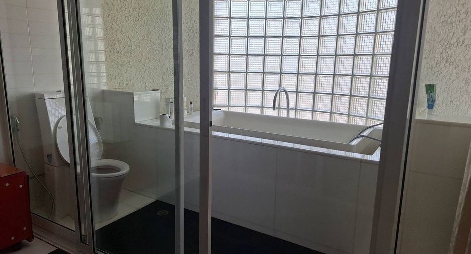 For rent 3 ベッドルーム condo in Khlong Toei, Bangkok