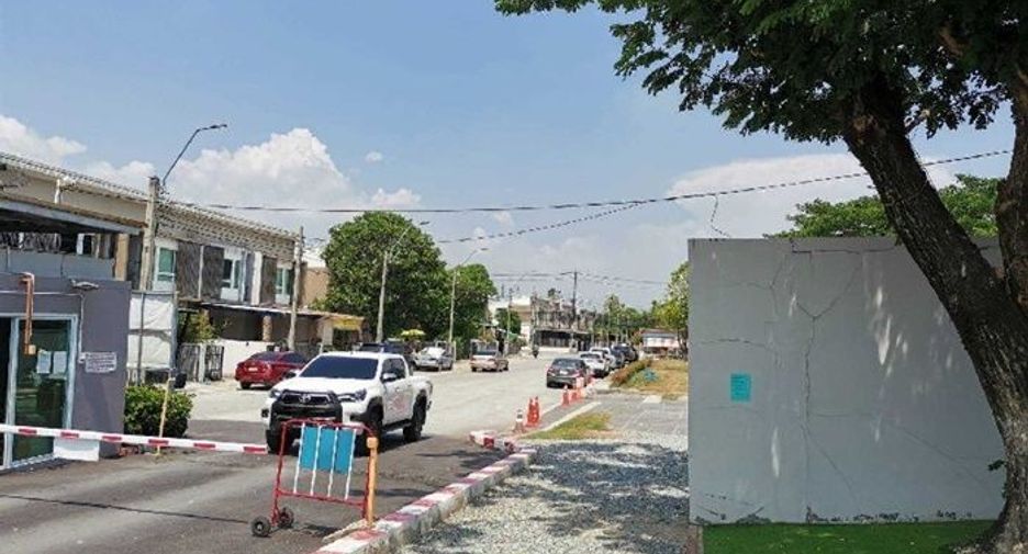 For sale 2 bedrooms townhouse in Bang Phli, Samut Prakan