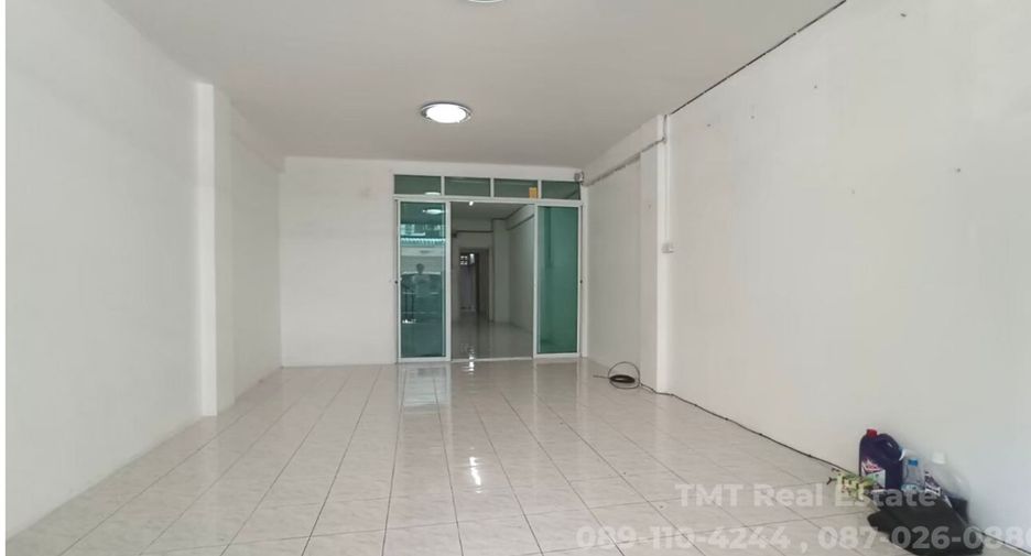 Local comercial en venta de 2 habitaciones en Bang Khun Thian, Bangkok
