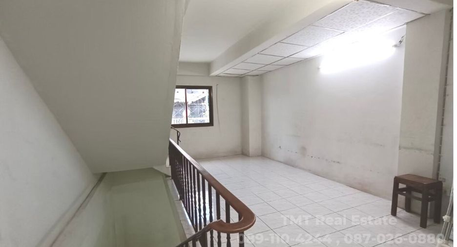 Local comercial en venta de 2 habitaciones en Bang Khun Thian, Bangkok