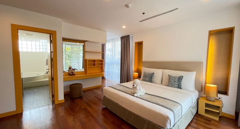 For rent 4 bedrooms apartment in Khlong Toei, Bangkok