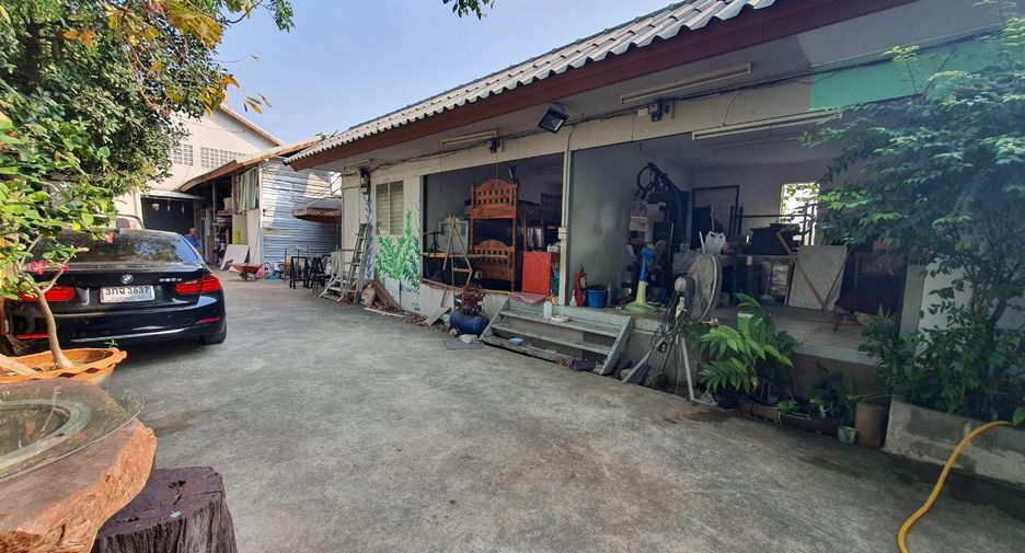 For sale warehouse in Khlong Sam Wa, Bangkok