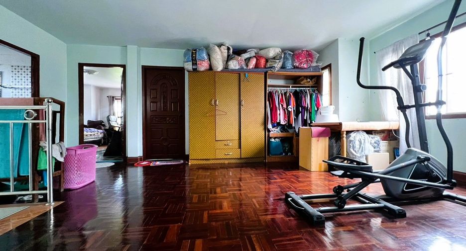 For sale 5 bedrooms house in Mueang Chiang Mai, Chiang Mai