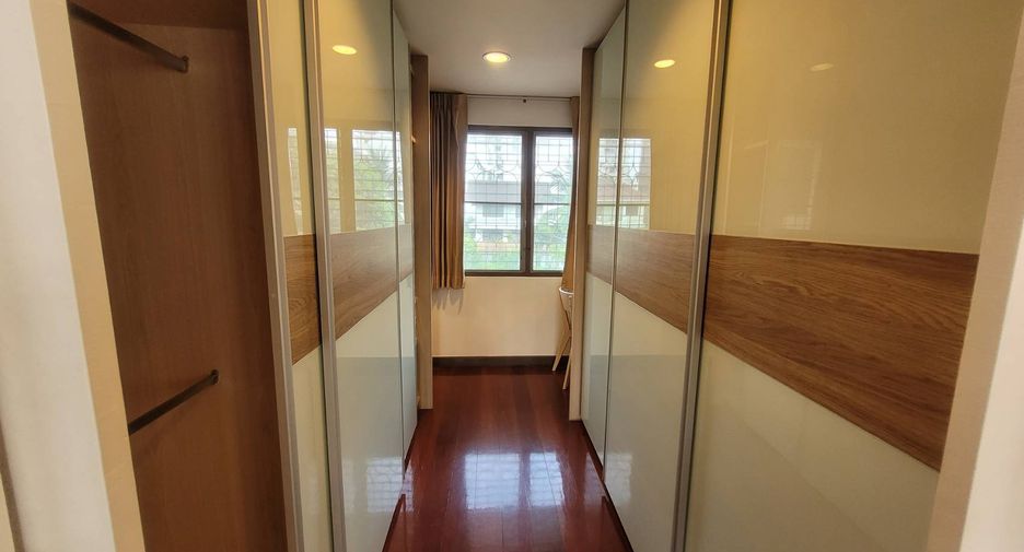 For rent 2 bedrooms house in Khlong Toei, Bangkok
