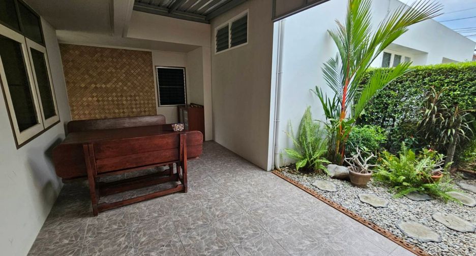 For rent 2 bedrooms house in Khlong Toei, Bangkok