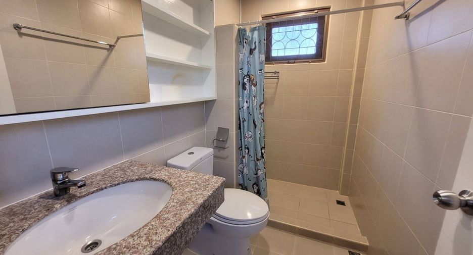For rent 2 bedrooms house in Khlong Toei, Bangkok