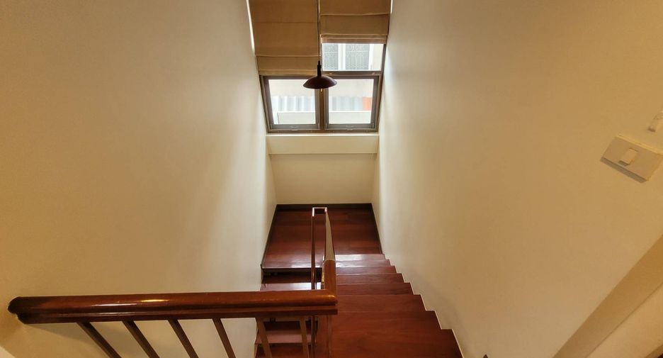 For rent 2 bedrooms house in Khlong Toei, Bangkok
