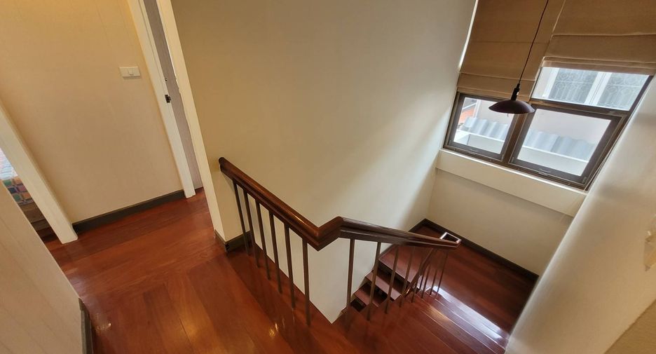 For rent 2 bedrooms house in Khlong Toei, Bangkok