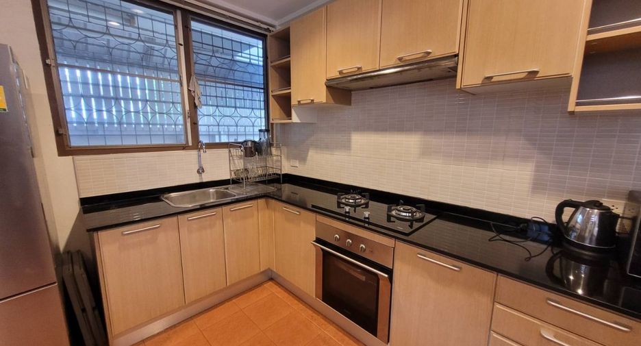 For rent 2 bedrooms house in Khlong Toei, Bangkok