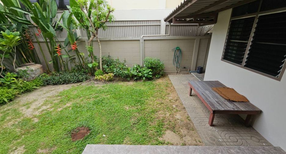 For rent 2 bedrooms house in Khlong Toei, Bangkok