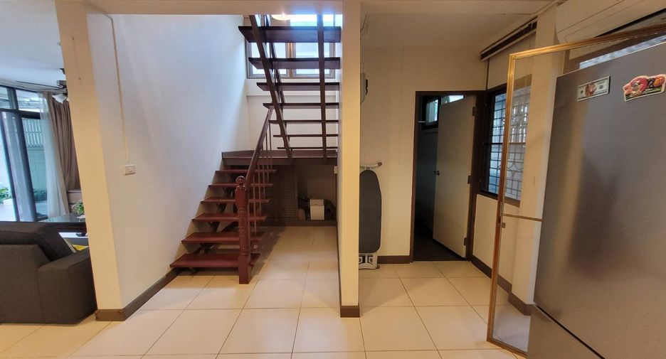 For rent 2 bedrooms house in Khlong Toei, Bangkok
