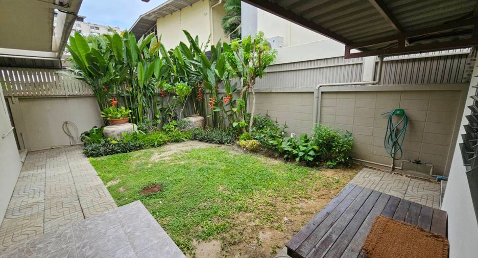 For rent 2 bedrooms house in Khlong Toei, Bangkok