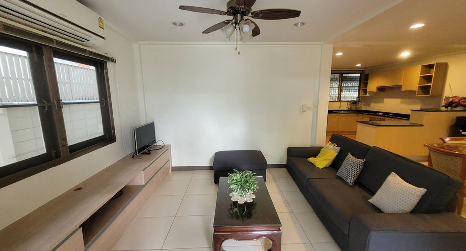 For rent 2 bedrooms house in Khlong Toei, Bangkok