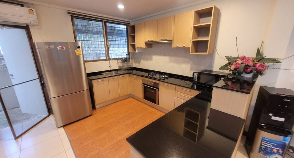 For rent 2 bedrooms house in Khlong Toei, Bangkok